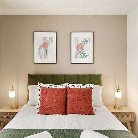 فيلا East London House Near Tube With Parking المظهر الخارجي الصورة