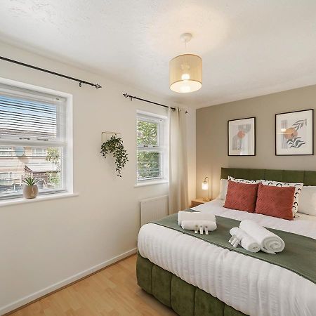 فيلا East London House Near Tube With Parking المظهر الخارجي الصورة