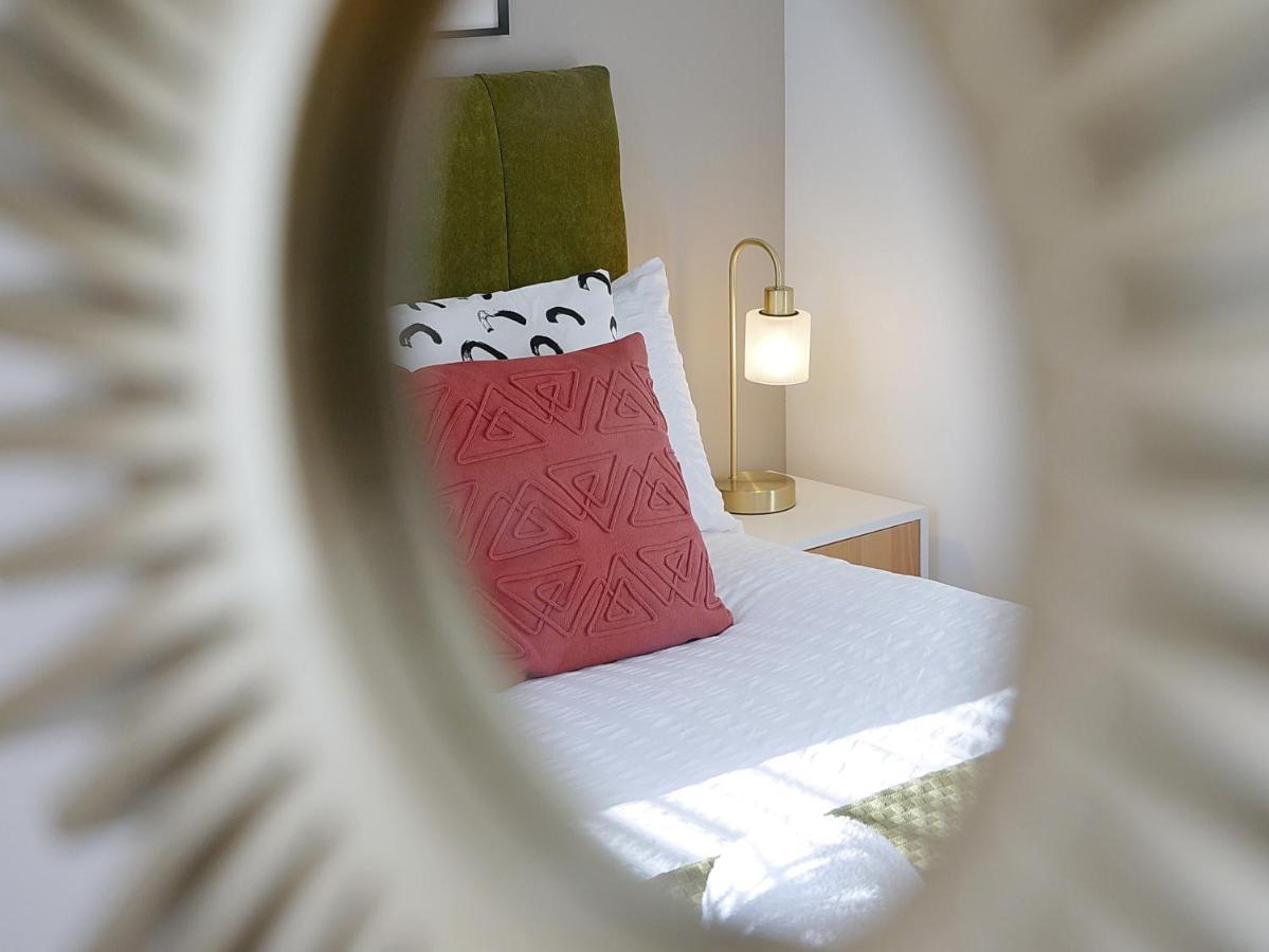 فيلا East London House Near Tube With Parking المظهر الخارجي الصورة