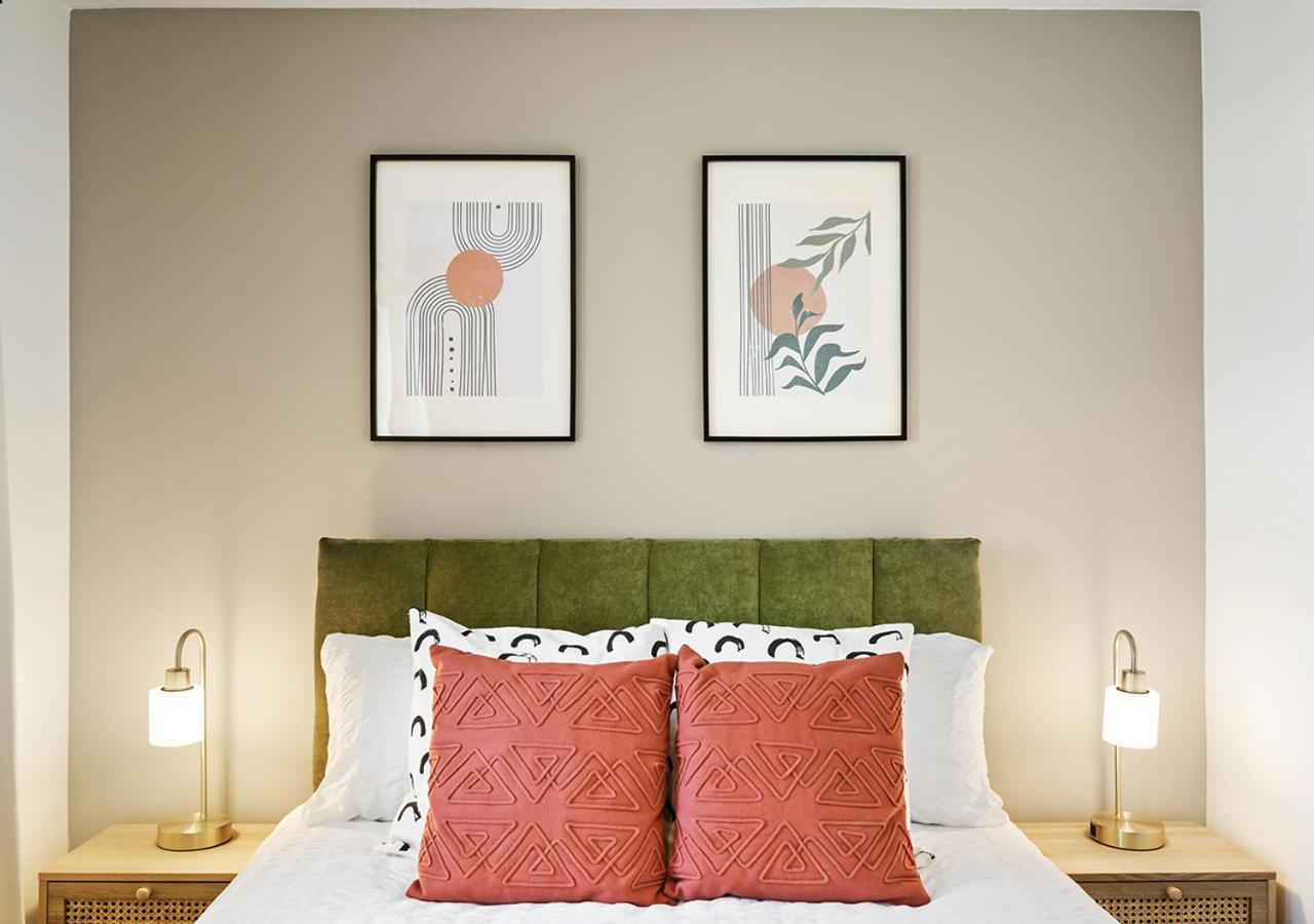 فيلا East London House Near Tube With Parking المظهر الخارجي الصورة