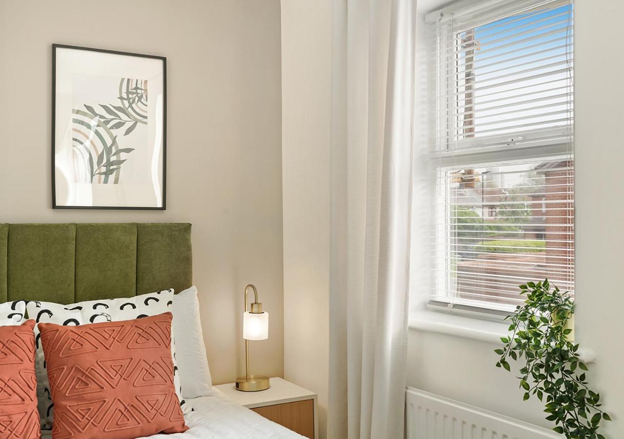 فيلا East London House Near Tube With Parking المظهر الخارجي الصورة